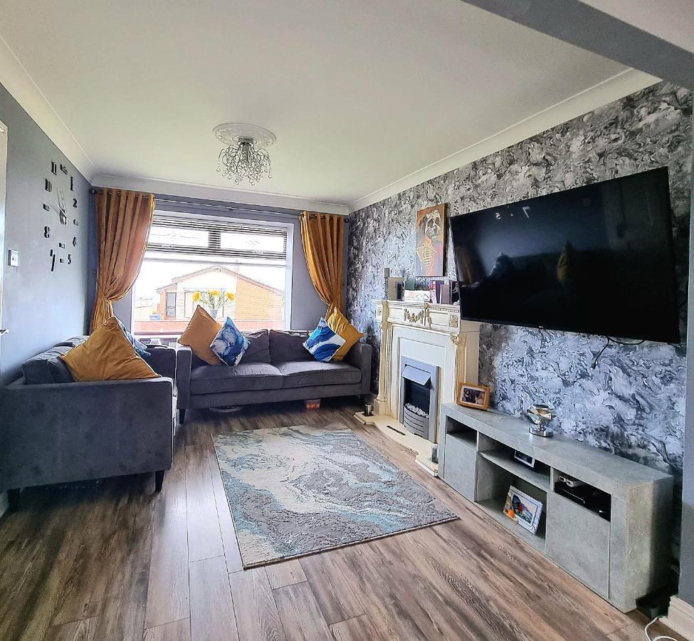Private Room City Skyline And Mountain Views Close Too Belfast Centre And Airports Free Parking Exterior foto
